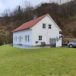 Moderne Hus Med 5 Soverom Og 2 Bad Pa Hidra * Rasvag