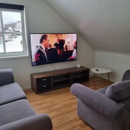 Moderne Hus Med 5 Soverom Og 2 Bad Pa Hidra Rasvag