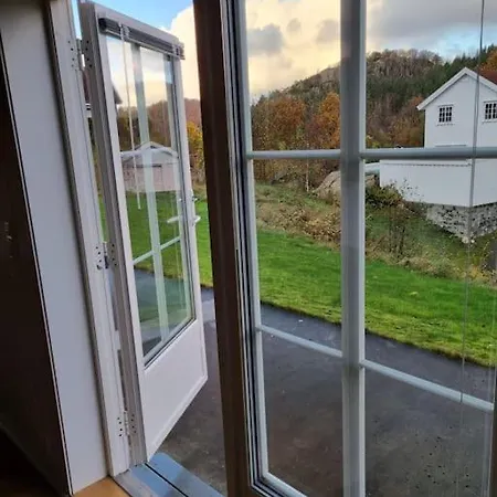 Moderne Hus Med 5 Soverom Og 2 Bad Pa Hidra 펜션