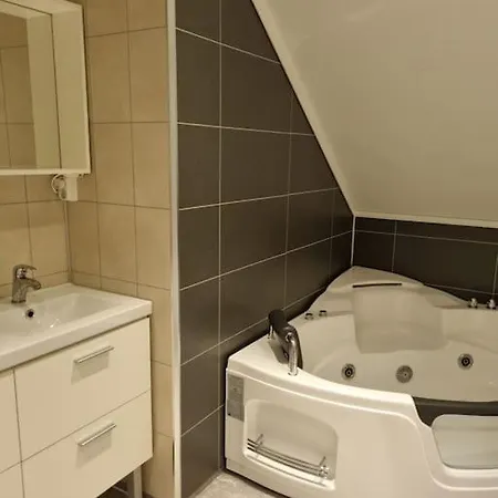 Moderne Hus Med 5 Soverom Og 2 Bad Pa Hidra 펜션 *