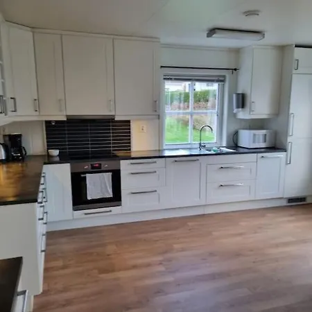Moderne Hus Med 5 Soverom Og 2 Bad Pa Hidra *