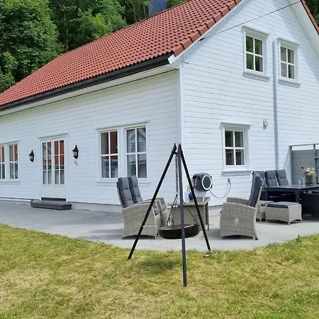 Moderne Hus Med 5 Soverom Og 2 Bad Pa Hidra *