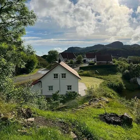 Moderne Hus Med 5 Soverom Og 2 Bad Pa Hidra Rasvag