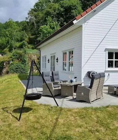 Moderne Hus Med 5 Soverom Og 2 Bad Pa Hidra *